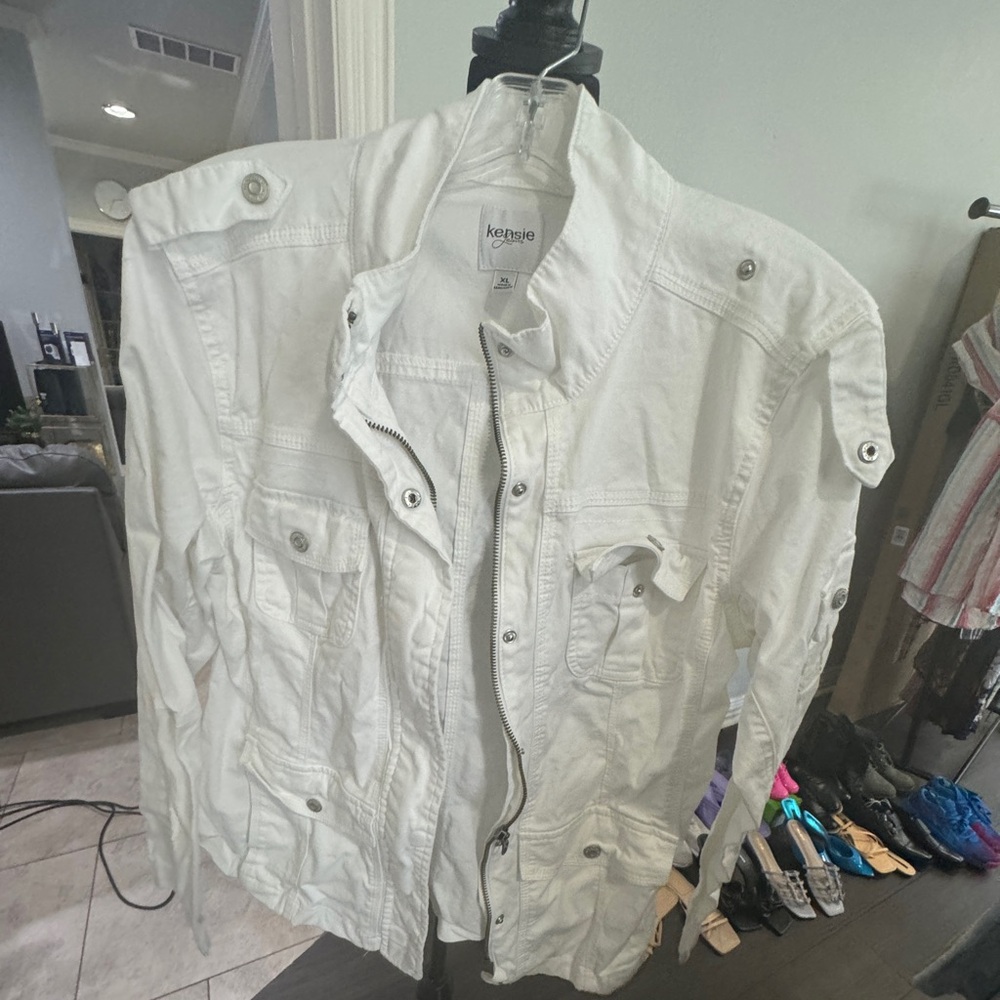 Women white Jean jacket. Size XL